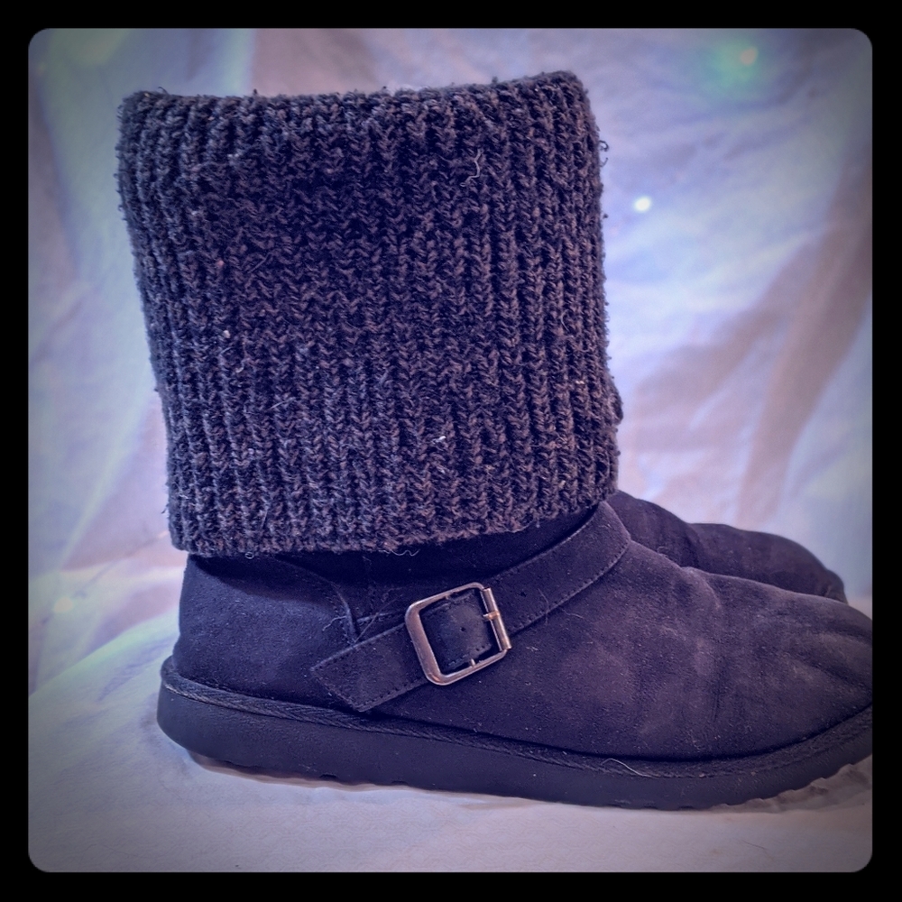 Uggh like boots from old Navy 8